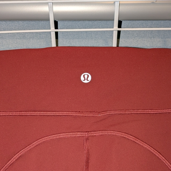 Lululemon Maroon Leggings - Size 4 23” Inseam - Picture 4 of 4